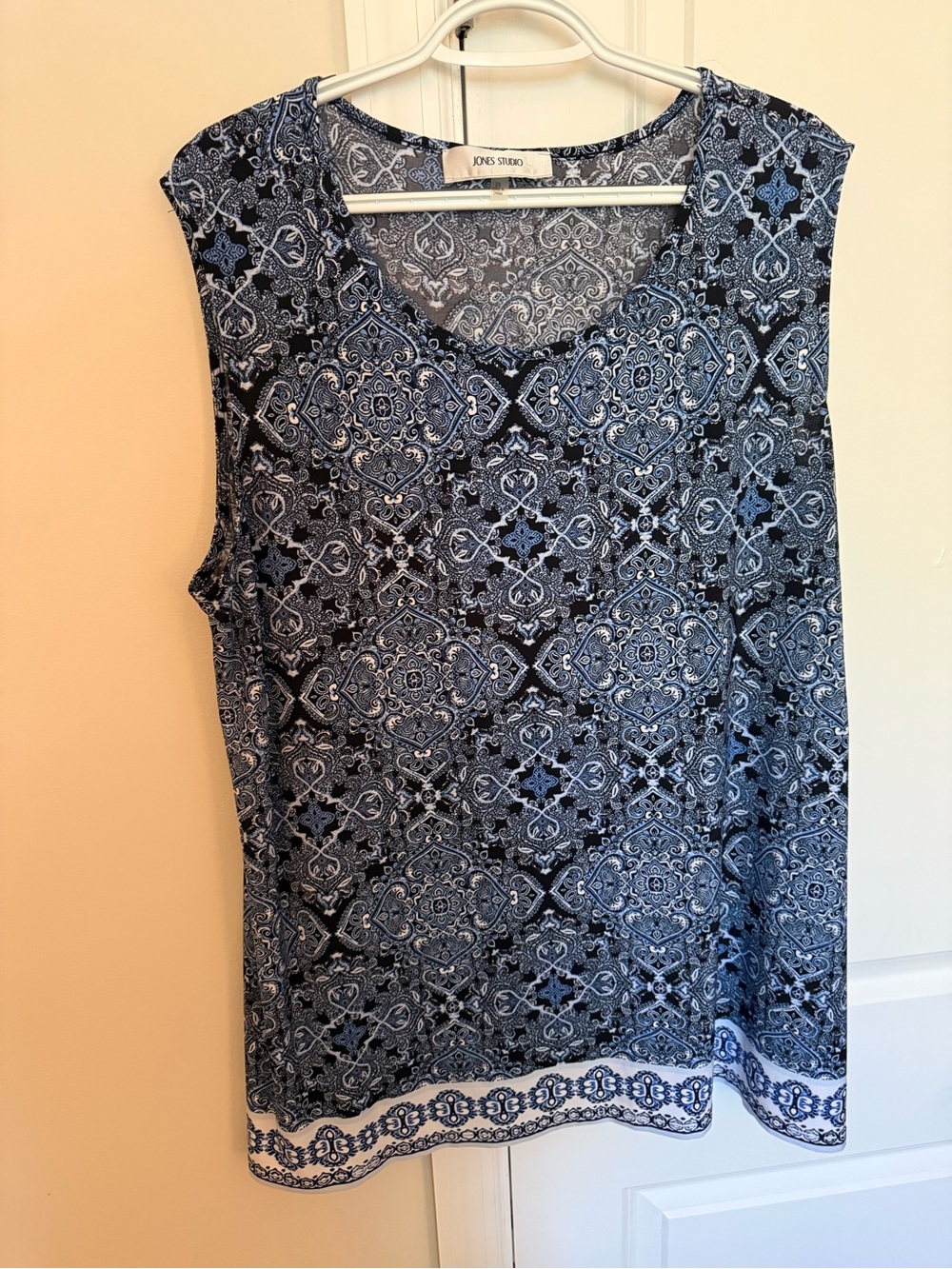 Jones Studio Blue Paisley Print Sleeveless Tank